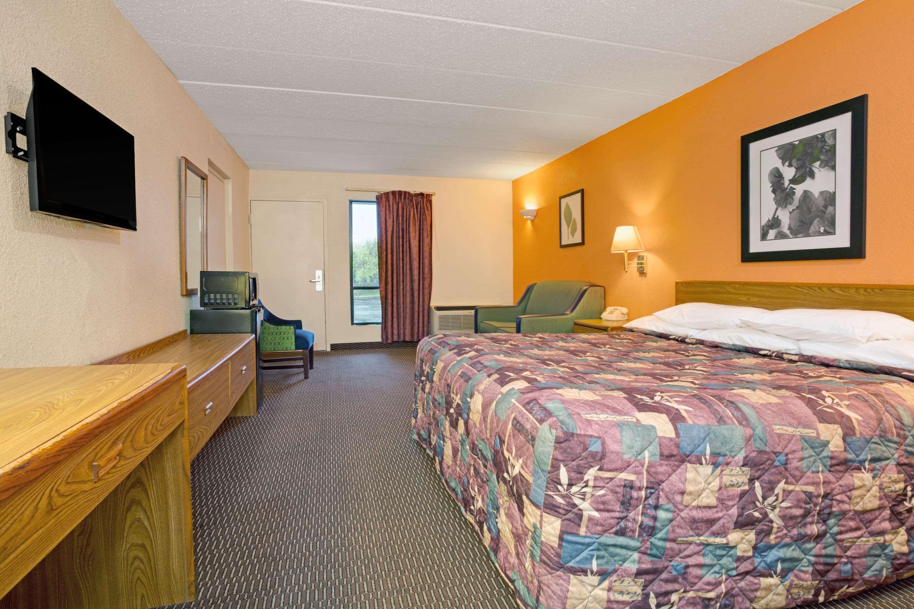 Days By Wyndham Cincinnati East