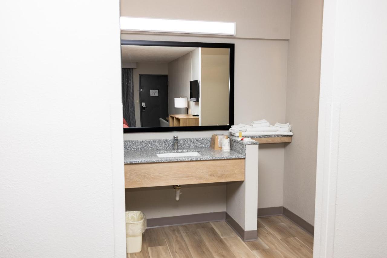 Hotel Days By Wyndham Cincinnati East Cherry Grove