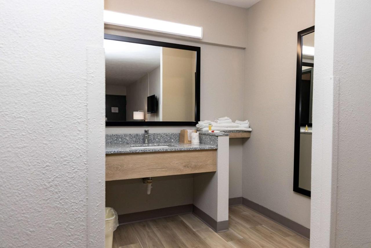 Days By Wyndham Cincinnati East Hotel 2*